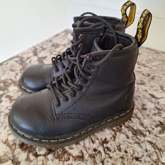 Dr. Martens boots size 8 - Picture 4 of 10